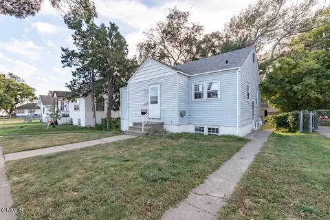 310 15th St N, Bismarck, ND 58501