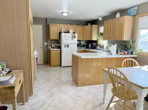 1704 Porter Ave, Bismarck, ND 58501 photo 5