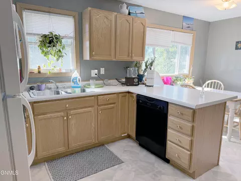 1704 Porter Ave, Bismarck, ND 58501 photo 6