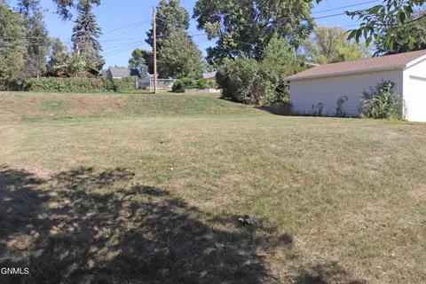 1704 Porter Ave, Bismarck, ND 58501 photo 39