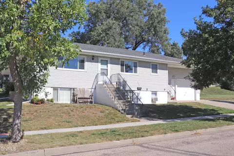 1704 Porter Ave, Bismarck, ND 58501