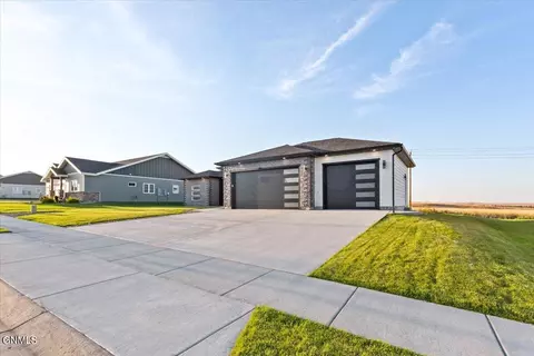 711 70th St E, Williston, ND 58801 photo 5