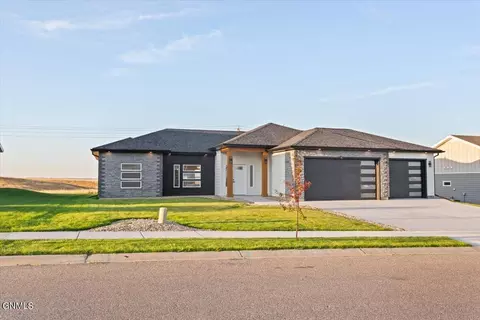 711 70th St E, Williston, ND 58801 photo 3