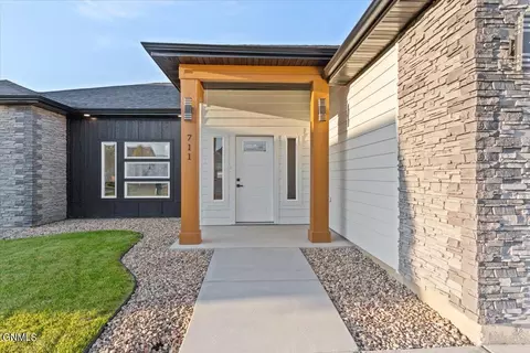 711 70th St E, Williston, ND 58801 photo 7