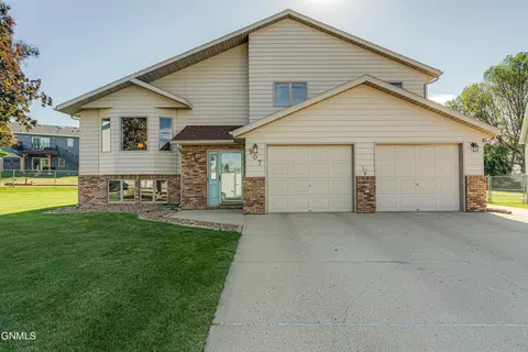 907 20th St SE, Mandan, ND 58554