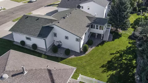 View/Area - 121 Edmonton Dr, Bismarck, ND 58503 photo 2 of 13