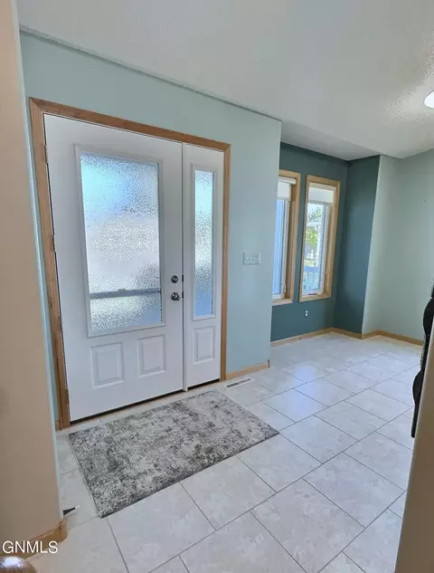 Entry Way - 121 Edmonton Dr, Bismarck, ND 58503 photo 2 of 3
