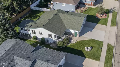 View/Area - 121 Edmonton Dr, Bismarck, ND 58503 photo 8 of 13