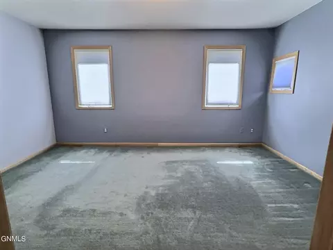 Bedroom - 121 Edmonton Dr, Bismarck, ND 58503 photo 2 of 4