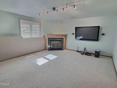 Living - 121 Edmonton Dr, Bismarck, ND 58503 photo 4 of 6
