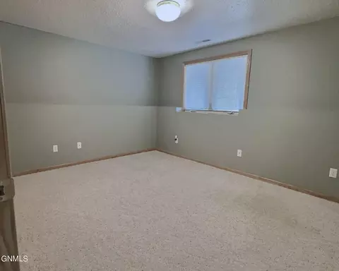 Bedroom - 121 Edmonton Dr, Bismarck, ND 58503 photo 3 of 4