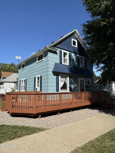 210 4th St NW, Mandan, ND 58554