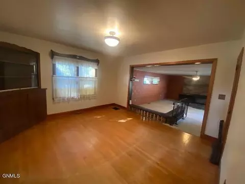311 Main St, Stanton, ND 58571 photo 10