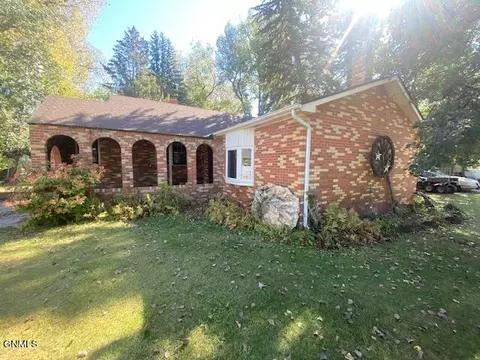 311 Main St, Stanton, ND 58571
