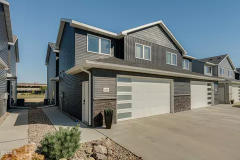 2431 Water Park Loop SE, Mandan, ND 58554