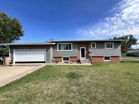 1635 2nd St SE, Minot, ND 58701