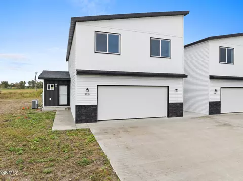 1545 47th Loop Se Loop, Minot, ND 58701 photo 1