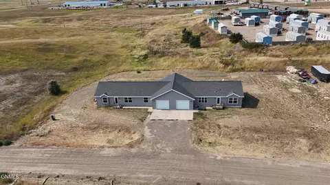 813 Green Ridge Dr, Watford City, ND 58854