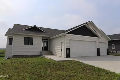 5511 Gold Dr, Bismarck, ND 58503