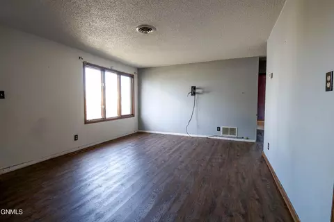 601 Minnesota Ave, Mott, ND 58646 photo 4