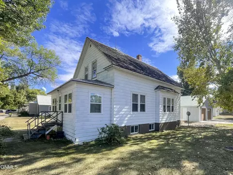 400 Main St, Strasburg, ND 58573