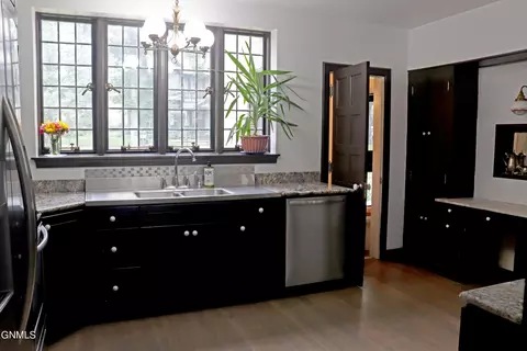 Kitchen - 323 B Ave E, Bismarck, ND 58501 photo 5 of 5