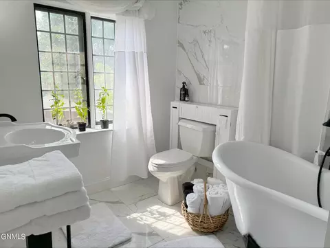 Bath - 323 B Ave E, Bismarck, ND 58501 photo 2 of 10