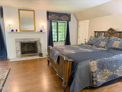 Bedroom - 323 B Ave E, Bismarck, ND 58501 photo 3 of 16