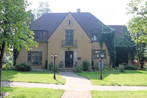 323 B Ave E, Bismarck, ND 58501