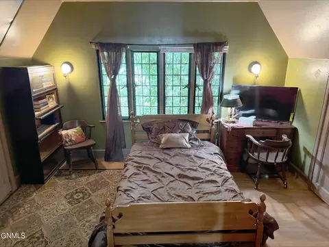 Bedroom - 323 B Ave E, Bismarck, ND 58501 photo 11 of 16