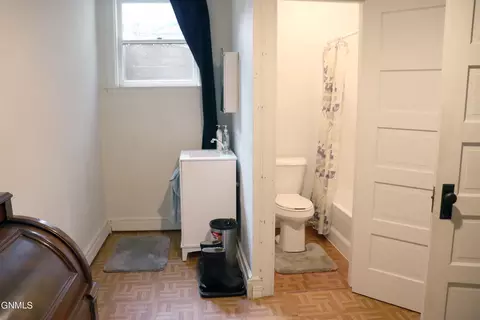 Bath - 323 B Ave E, Bismarck, ND 58501 photo 10 of 10