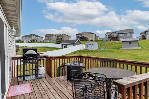 513 Fields Ct SE, Mandan, ND 58554 photo 41