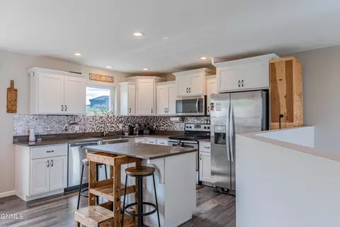 513 Fields Ct SE, Mandan, ND 58554 photo 10