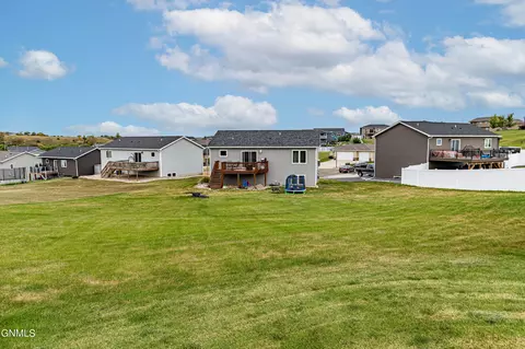 513 Fields Ct SE, Mandan, ND 58554 photo 38