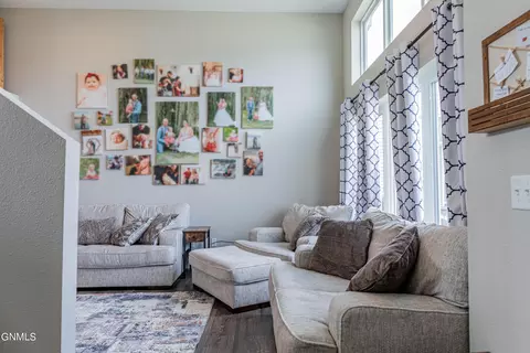 513 Fields Ct SE, Mandan, ND 58554 photo 6