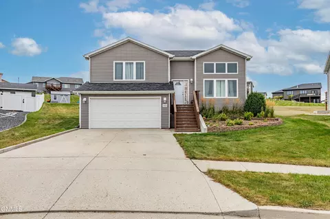513 Fields Ct SE, Mandan, ND 58554