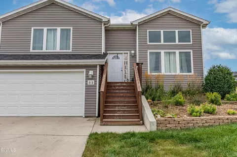513 Fields Ct SE, Mandan, ND 58554 photo 2