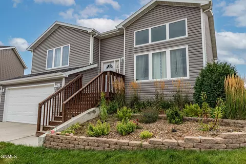 513 Fields Ct SE, Mandan, ND 58554 photo 3