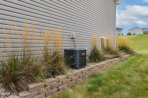 513 Fields Ct SE, Mandan, ND 58554 photo 42