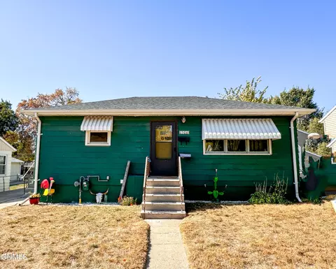 1506 13th St, Bismarck, ND 58501