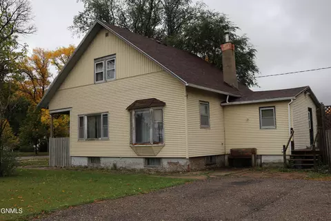 404 1st St SE, Lamoure, ND 58458