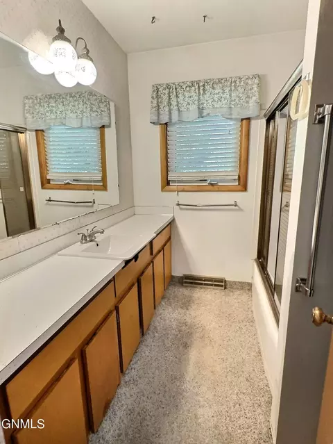 Bath - 2033 Saint Benedict Dr, Bismarck, ND 58501 photo 1 of 4