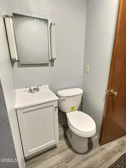 Bath - 2033 Saint Benedict Dr, Bismarck, ND 58501 photo 3 of 4