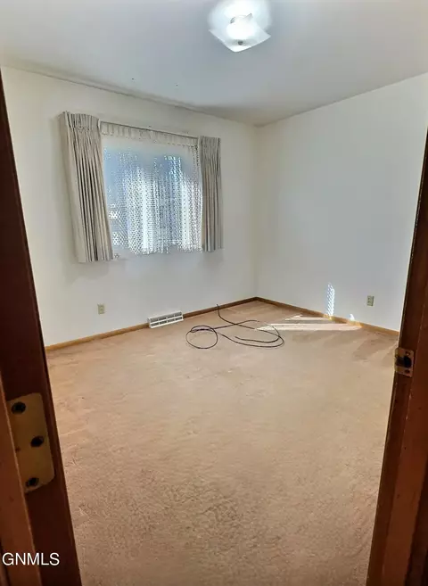 Bedroom - 2033 Saint Benedict Dr, Bismarck, ND 58501 photo 2 of 5