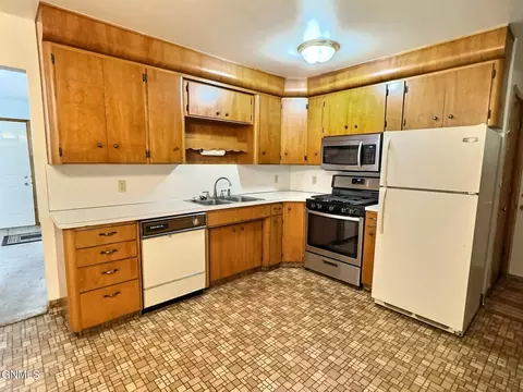 Kitchen - 2033 Saint Benedict Dr, Bismarck, ND 58501 photo 3 of 3