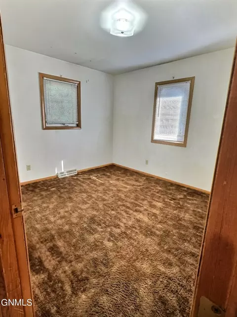 Bedroom - 2033 Saint Benedict Dr, Bismarck, ND 58501 photo 3 of 5
