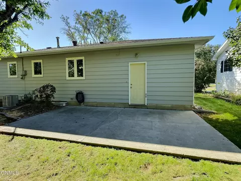 Exterior - 2033 Saint Benedict Dr, Bismarck, ND 58501 photo 5 of 7