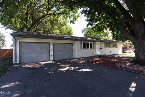 1903 N 4th St, Bismarck, ND 58501