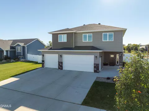 3828 Meridian Dr, Bismarck, ND 58504