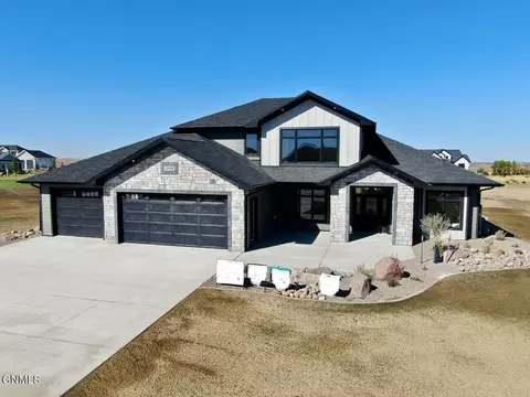 12008 Acadia Dr, Bismarck, ND 58503